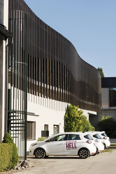 Außenansicht Osten und Elektroautos Fassade Osten Natürlich Hell