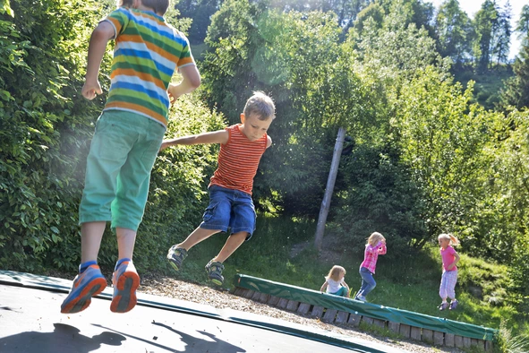 Kinderspielplatz - Natürlich HELL Camping & Aparthotel