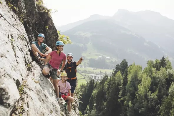 Talbach Klettersteig | ©zillertaltourismus / Elias Holzknecht